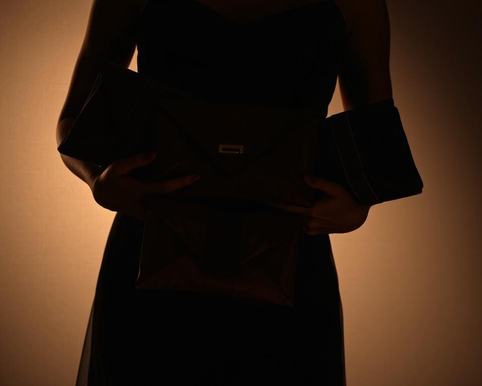 Which clutch suits your evening outfit?